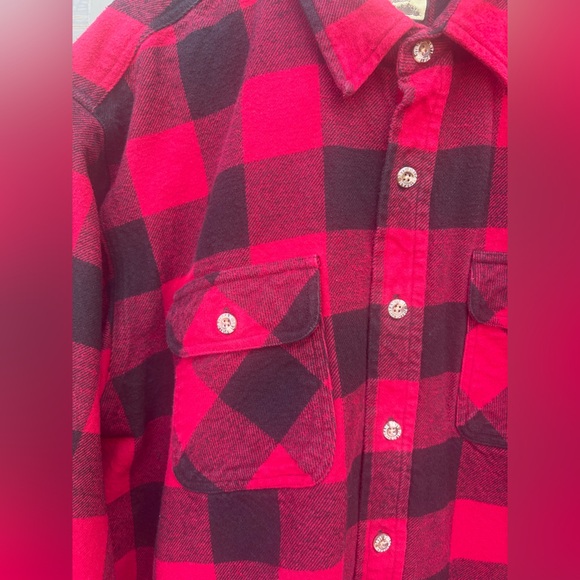 Field & Stream Red and Black Plaid Flannel Button Down Shirt - Picture 4 of 6